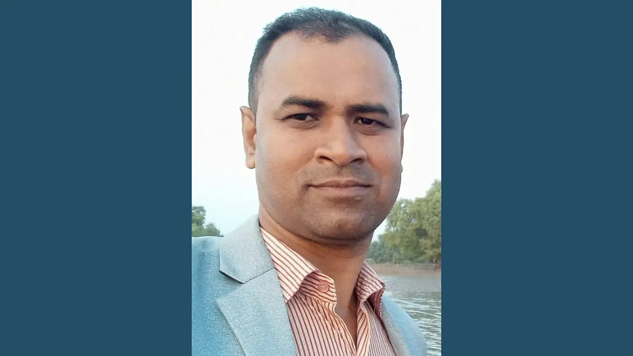 খুলনায় সিঁধ কেটে ঘরে ঢুকে ব্যবসায়ীকে কুপিয়ে হত্যা