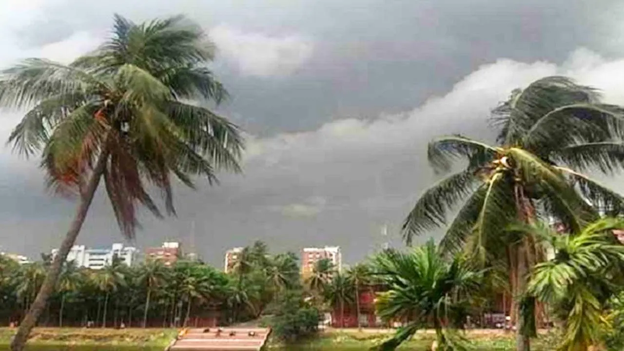 অবশেষে ঢাকায় বৃষ্টির সম্ভাবনা, কমবে গরম