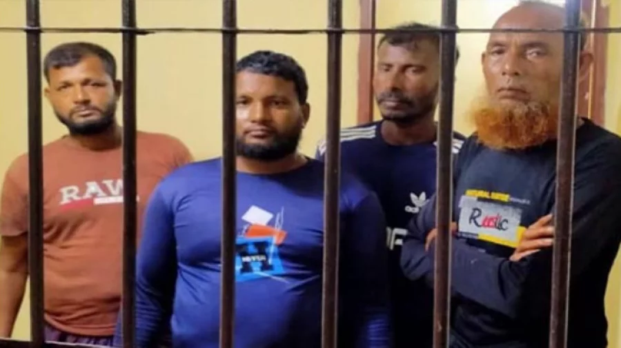 সুন্দরবনের নদীতে মাছ ধরার সময় ৪ জেলে আটক