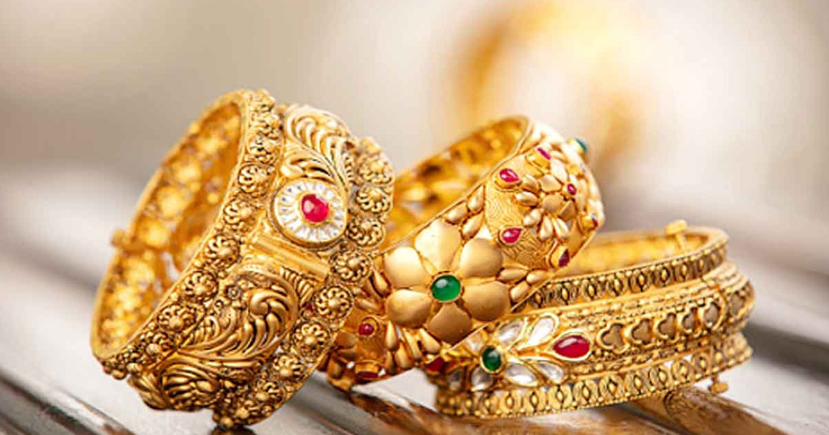 স্বর্ণের দামে টানা পতন, ২২ ক্যারেট ভরি কত হলো এবার?