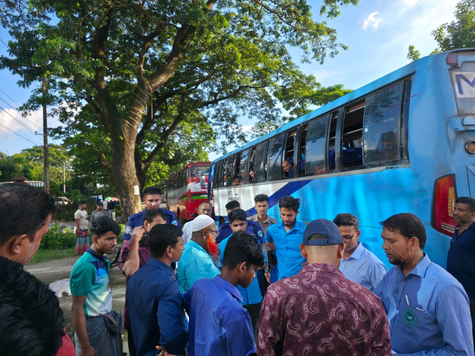 শব্দদূষণ করায় ফেনীতে ৩ বাসকে জরিমানা, হাইড্রোলিক হর্ন ধ্বংস