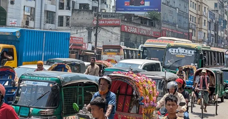 রাজধানীতে কর্মদিবসের সকালে তীব্র যানজট, ভোগান্তিতে নগরবাসী