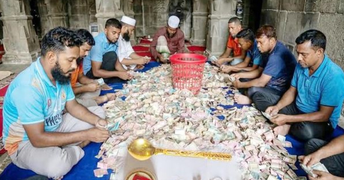 কুসুম্বা মসজিদের দানবাক্সে স্বর্ণের চামচসহ ১৩ লাখ টাকা