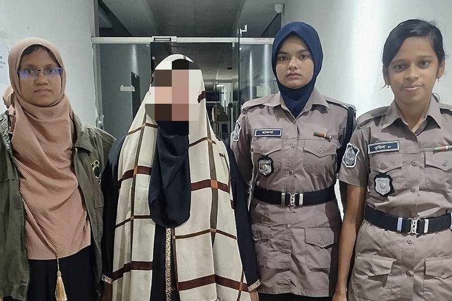 রাজধানীতে ১ হাজার ৯৫৫ পিস ইয়াবাসহ নারী গ্রেপ্তার