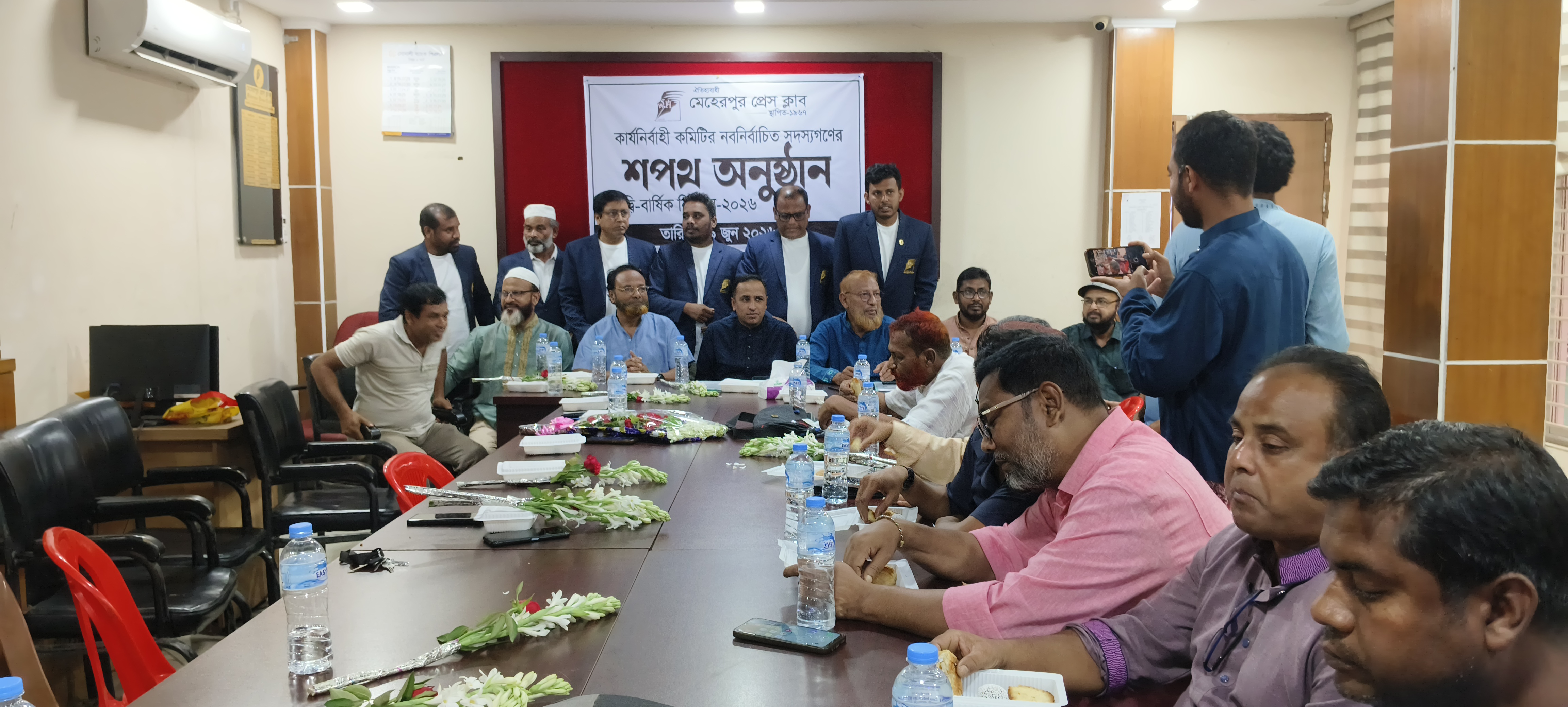মেহেরপুর প্রেসক্লাবের নবনির্বাচিত কমিটির শপথ গ্রহণ অনুষ্ঠিত