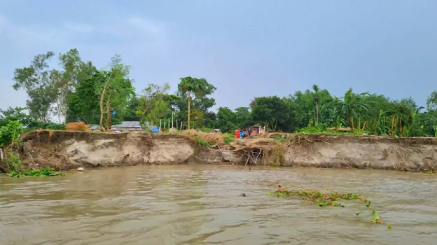 দৌলতপুরে ভয়াবহ নদীভাঙন, হুমকিতে ২০০ বসতবাড়ি ও শিক্ষাপ্রতিষ্ঠান