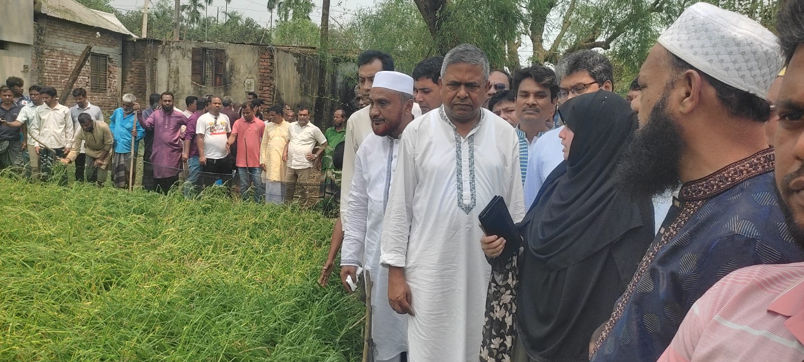 শ্রীপুরে কালবৈশাখীর তাণ্ডব: ৩০০ হেক্টর বোরোধান নষ্ট, ক্ষতিগ্রস্ত ৪০০ বসতবাড়ি