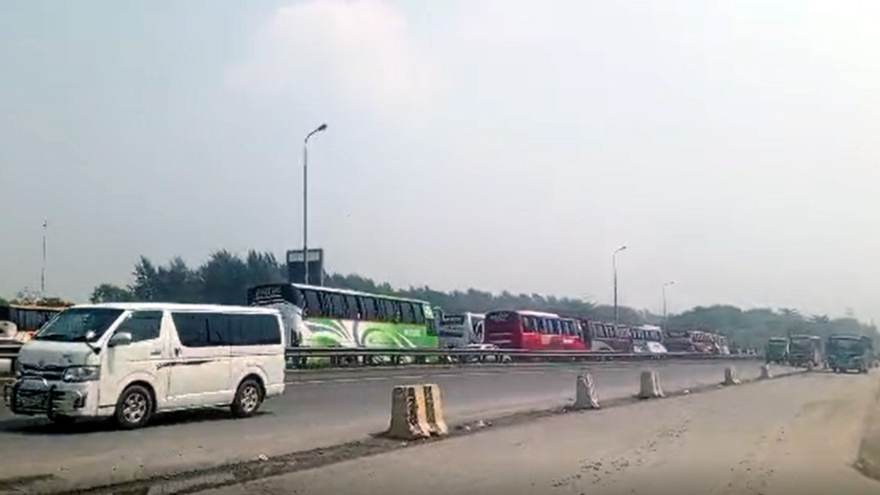 ঢাকা-সিরাজগঞ্জ মহাসড়কে তীব্র যানজট