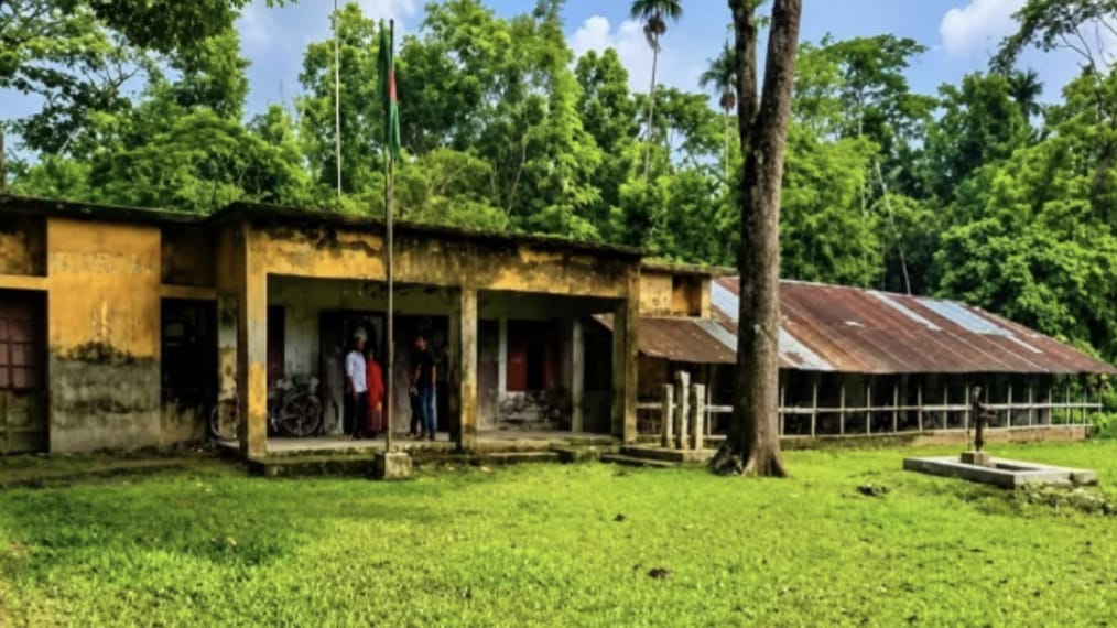 ১১ শিক্ষক, পরীক্ষার্থী ১১ জন,পাস করেছে মাত্র একজন, তাও নাম জানে না প্রধান শিক্ষক