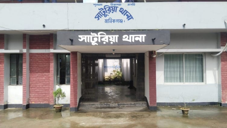 সাটুরিয়ায় গৃহবধূর ঝুলন্ত মরদেহের পাশে পড়ে ছিল রক্তমাখা বটি, স্বামী আটক