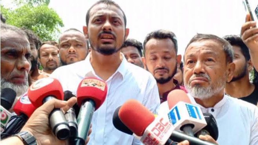 স্বরাষ্ট্রমন্ত্রী ও পররাষ্ট্রমন্ত্রীকে লাল চুড়ি পরিয়ে রাখা দরকার: নাসীরুদ্দীন পাটওয়ারী