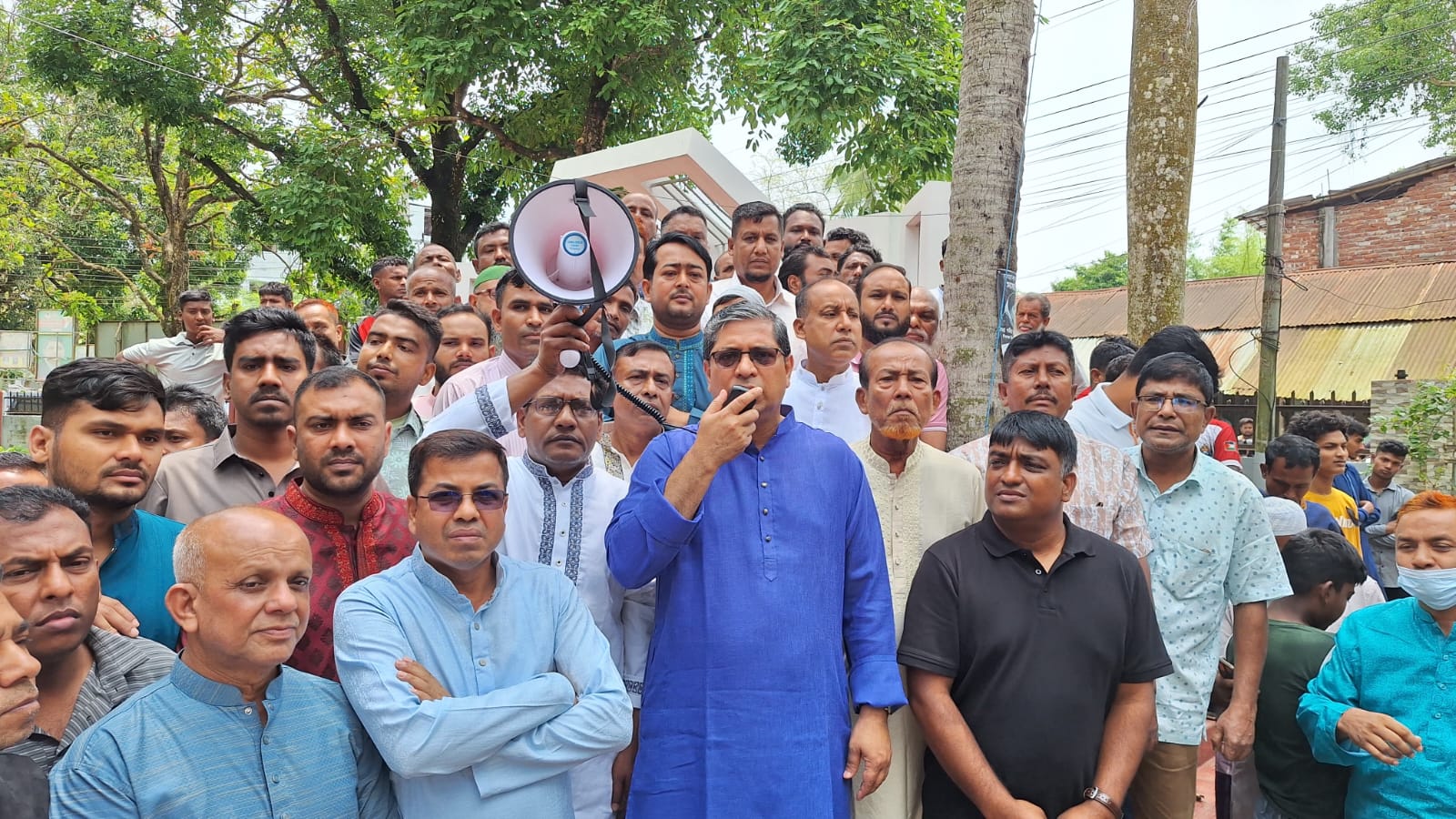 শ্রমিকের ঘামেই গড়ে ওঠে উন্নয়নের ভিত: প্রতিমন্ত্রী