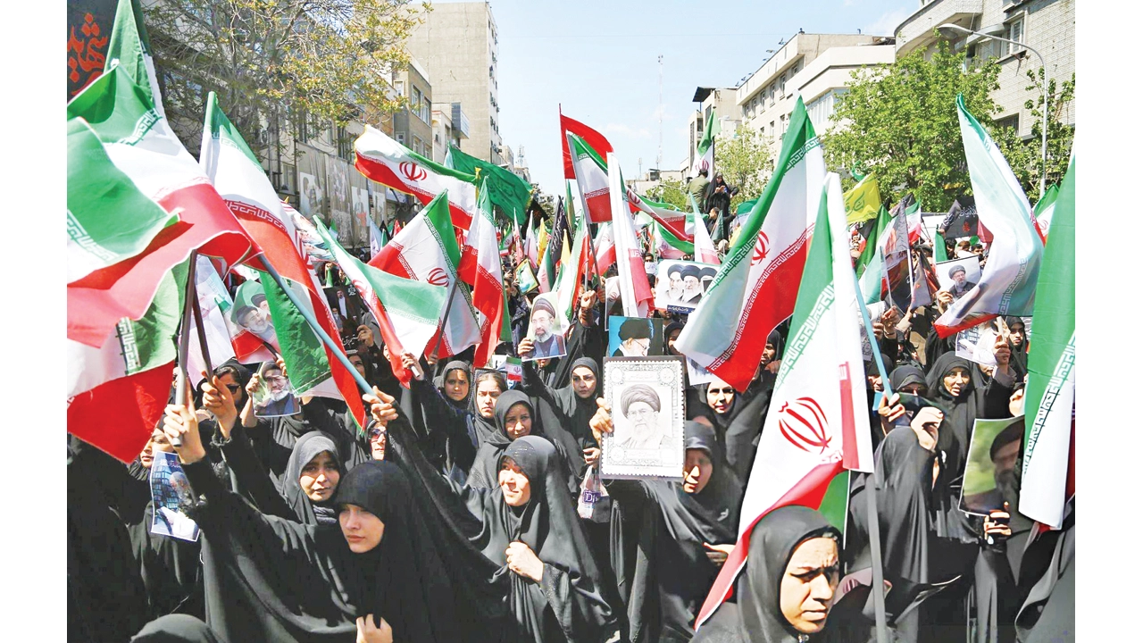 হরমুজ দখলে রেখে কি ট্রাম্পকে নতি স্বীকার করালো ইরান