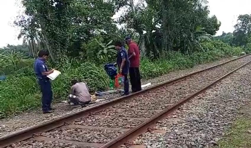 চুয়াডাঙ্গায় ট্রেনে কেটে নিহত অজ্ঞাত বৃদ্ধার মরদেহ উদ্ধার