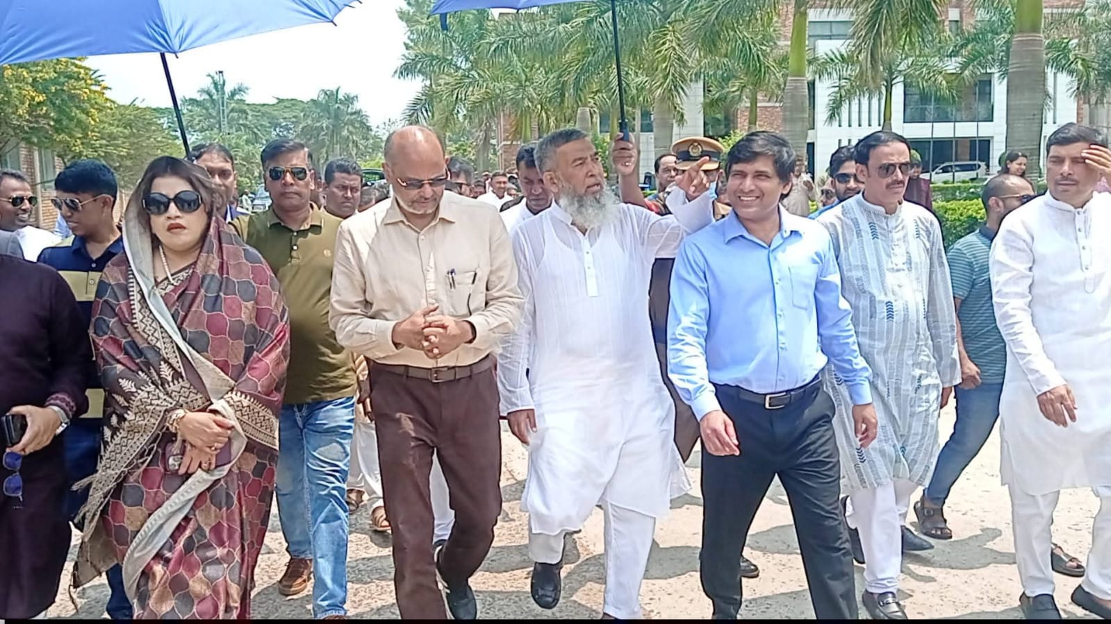 ‘স্নাতক পাস করে আর বেকার থাকতে হবে না’: অর্থ উপদেষ্টা