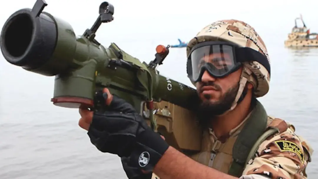 কাঁধ থেকে ছোড়া মিসাইলের আঘাতে যুক্তরাষ্ট্রের এফ-১৫ যুদ্ধবিমান ভূপাতিত করে ইরান