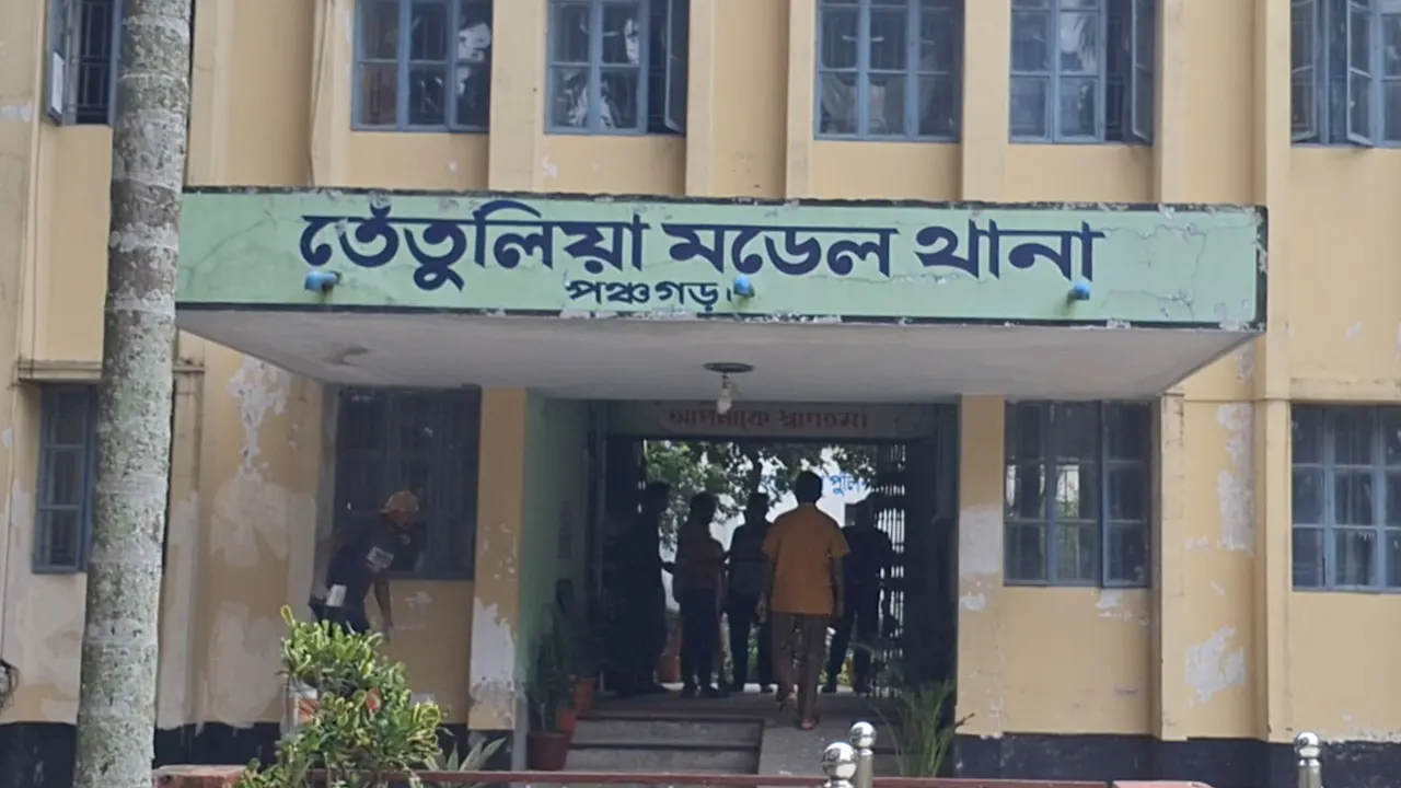 পুলিশের মাথা ফাটিয়ে পালালেন আসামি