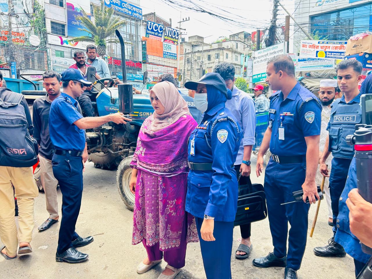 নোংরা অস্বাস্থ্যকর পরিবেশ খাদ্য উৎপাদন :ফেনীর হেরিটেজ লাউঞ্জ ও কুটুম বাড়ী রোস্তোরাকে জরিমানা