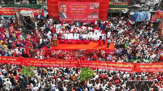 বিএনপির শ্রমিক সমাবেশে জনসমুদ্র, নিরাপত্তায় বিজিবি মোতায়েন