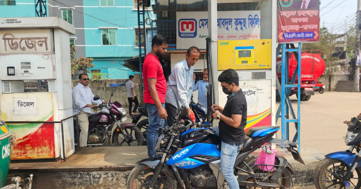 খুলনায় চোরাই বাজারে দ্বিগুণেরও বেশী দামে বিক্রি হচ্ছে জ্বালানি