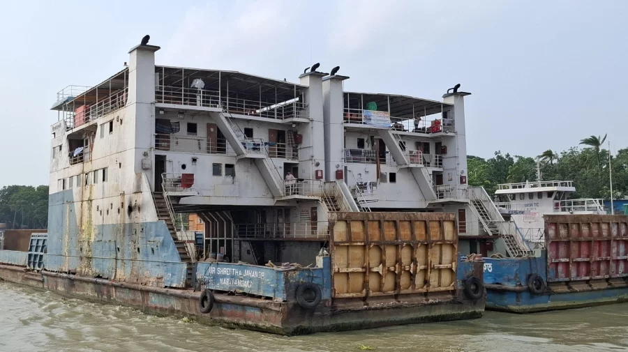 এক ঘণ্টা পর পাটুরিয়া-দৌলতদিয়া নৌরুটে ফেরি চলাচল শুরু