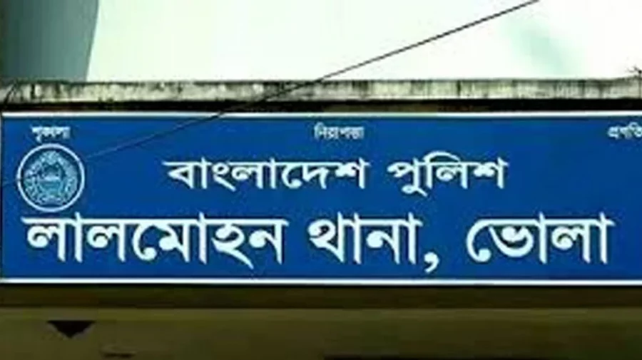 পাচারের সময় লালমোহনে ৩১ বস্তা ইউরিয়া সার ও ট্রলার জব্দ