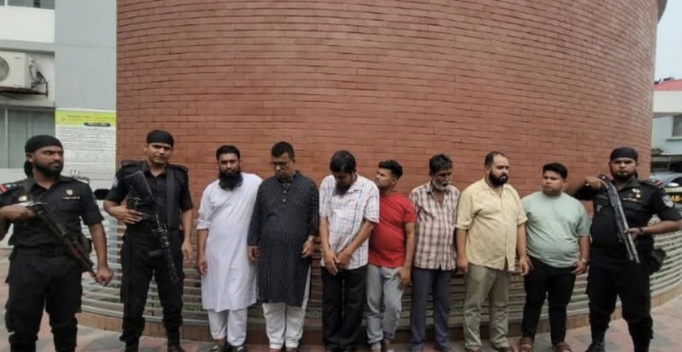 পাসপোর্ট অফিসে দালাল চক্রের বিরুদ্ধে অভিযান, গ্রেপ্তার-৭