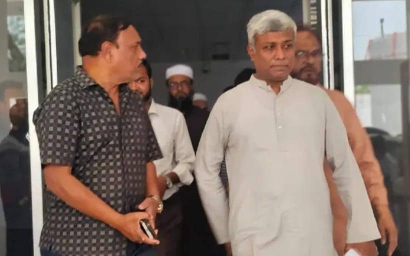 নারায়ণগঞ্জে তেলের ডিপোতে হঠাৎ হাজির হলেন প্রতিমন্ত্রী