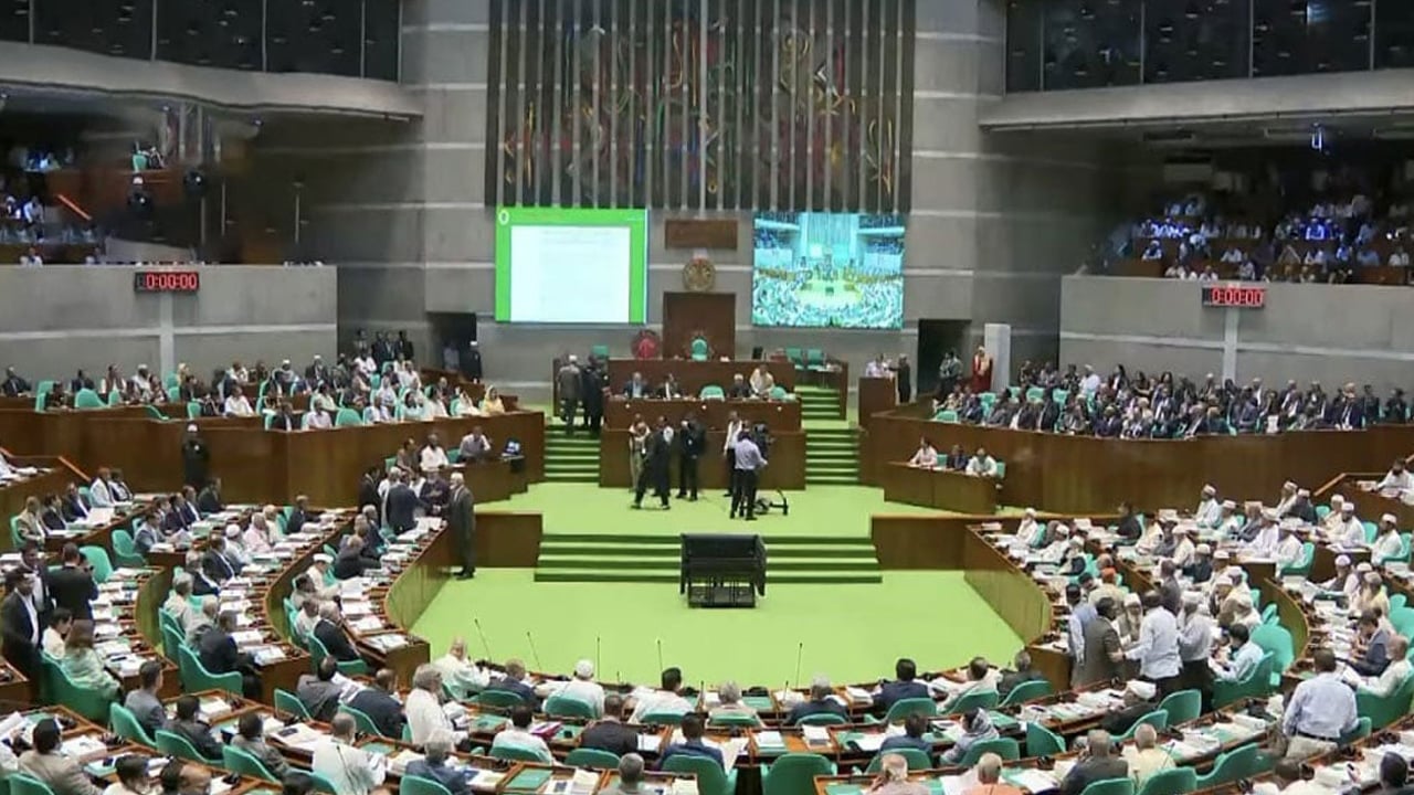 প্রধানমন্ত্রীর অনুপস্থিতিতে সংসদে দায়িত্বে থাকবেন দুই মন্ত্রী