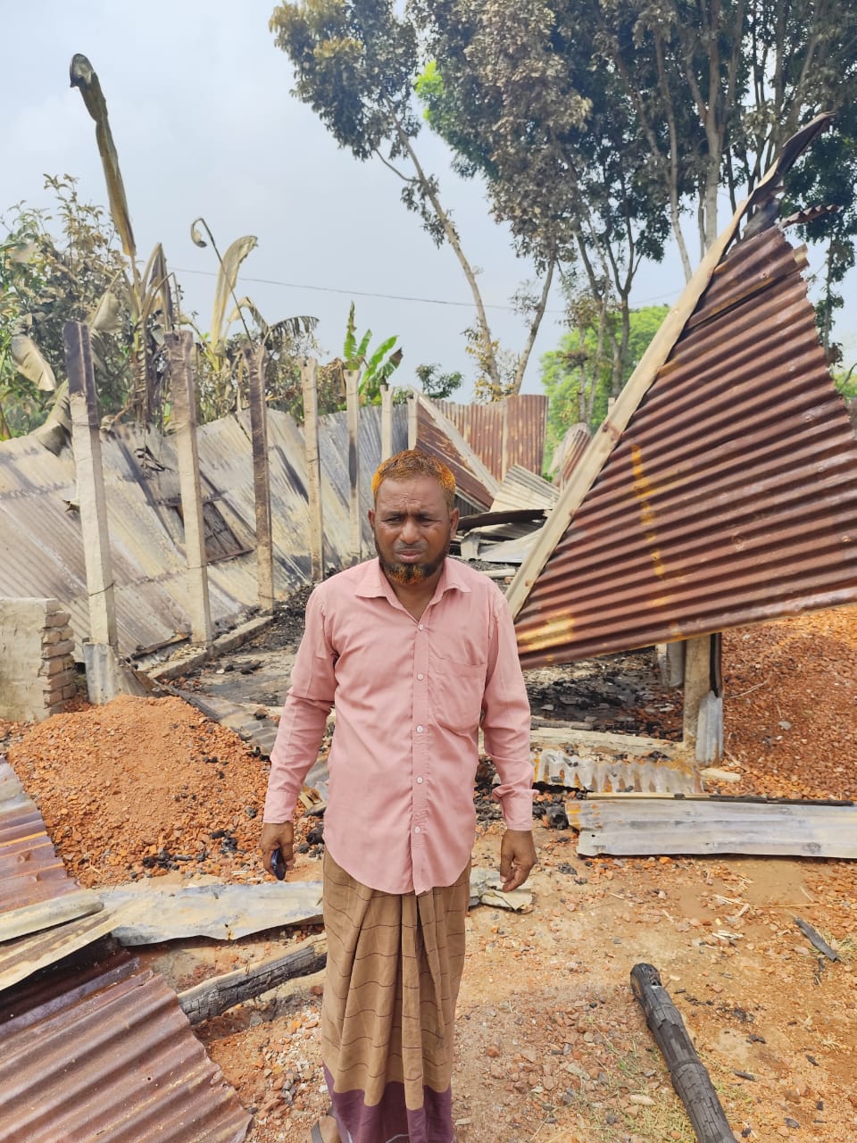 পাংশায় ব্যবসায়ীকে ডেকে না পেয়ে পরিত্যক্ত দুই ঘরে আগুন