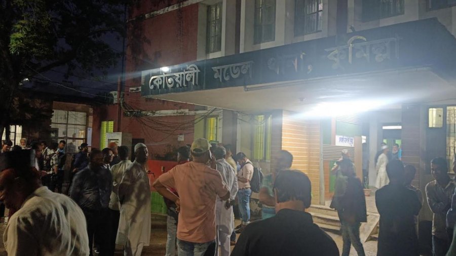 কেন বিএনপি নেতা আটক, ১১ ঘণ্টা ধরে থানা ঘেরাও নেতাকর্মীদের