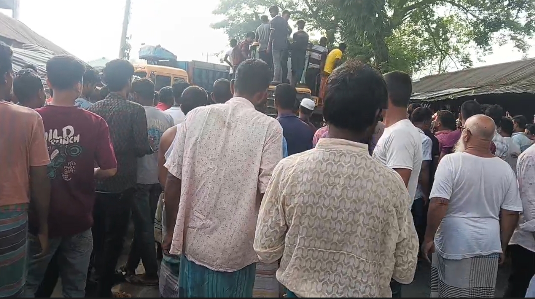 লালমনিরহাটে সাত সকালে সড়কে ঝরল ৩ প্রাণ, আহত ৫