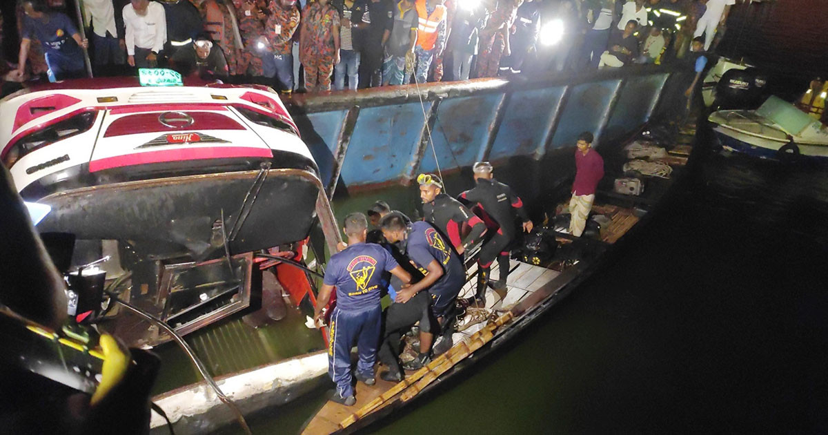 দৌলতদিয়ায় বাসডুবি: নিহত পরিবারকে ১ কোটি টাকার ক্ষতিপূরণ দাবি, সরকারকে লিগ্যাল নোটিশ