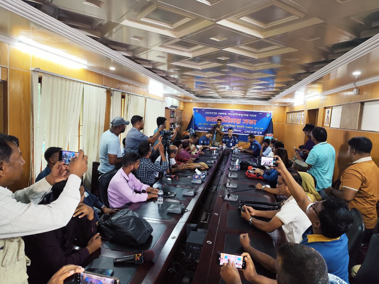 কোনো পুলিশ মাদকের সাথে জড়িত থাকলে তাকেও আইনের আওতায় আনা হবে" খুলনা ডিআইজি মোস্তাফিজুর রহমান