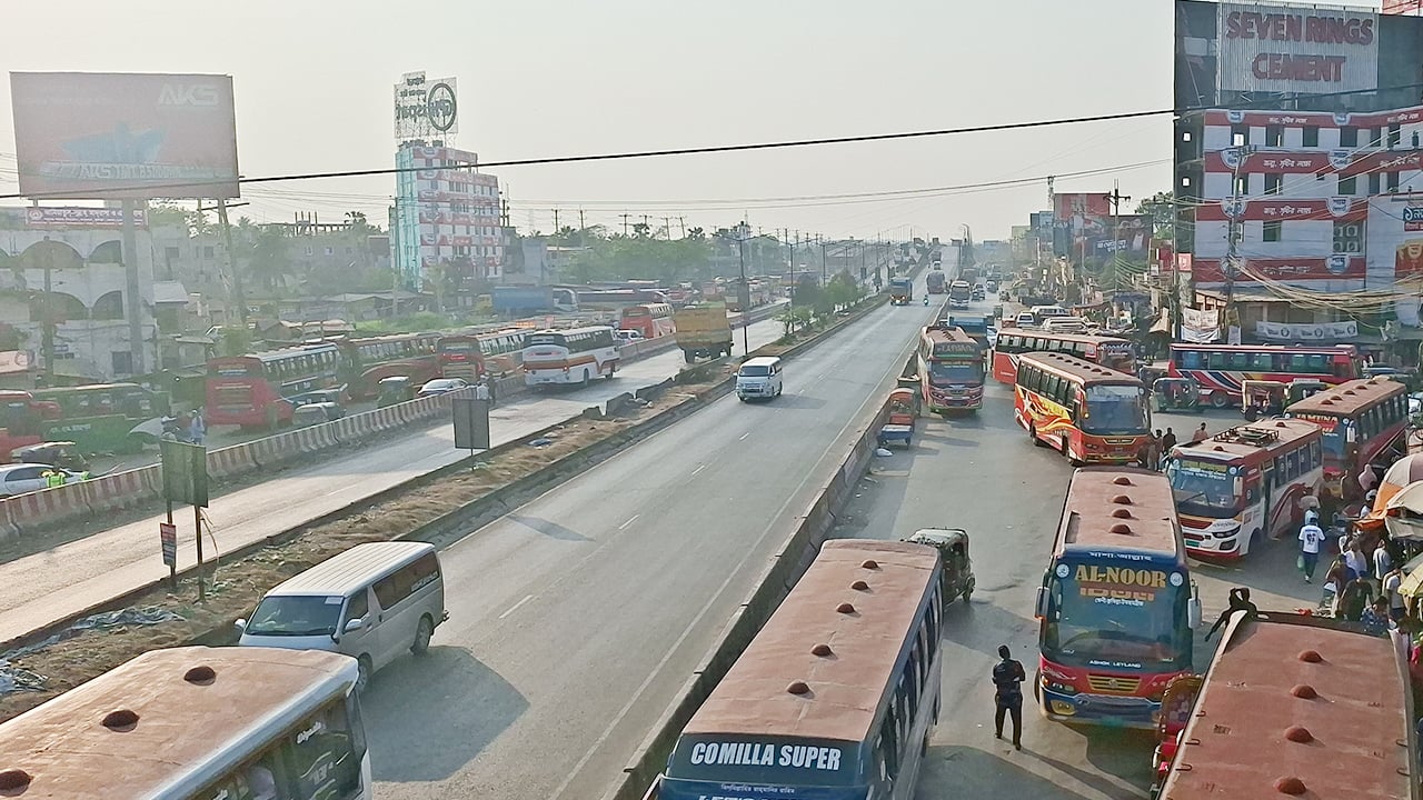 আজও ভোগান্তিহীন ঢাকা-চট্টগ্রাম মহাসড়কের ঈদযাত্রা