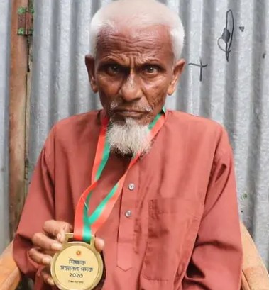 গাইবান্ধায় এক টাকার মাস্টার লুৎফর রহমান পেলেন রাষ্ট্রীয় সম্মাননা
