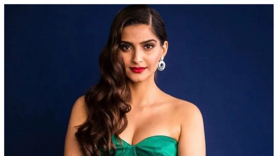 ফের পুত্রের মা হলেন সোনম কাপুর