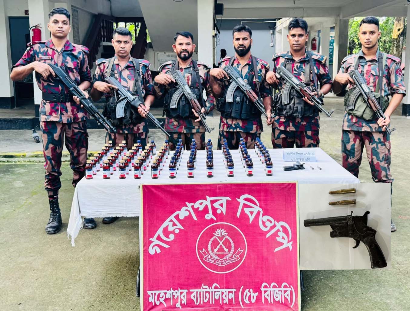 জীবননগর সিমান্তে ৭৮ বোতল এসকাপ সিরাপ ও দেশীয় পিস্তলসহ দুই রাউন্ড গুলি উদ্ধার