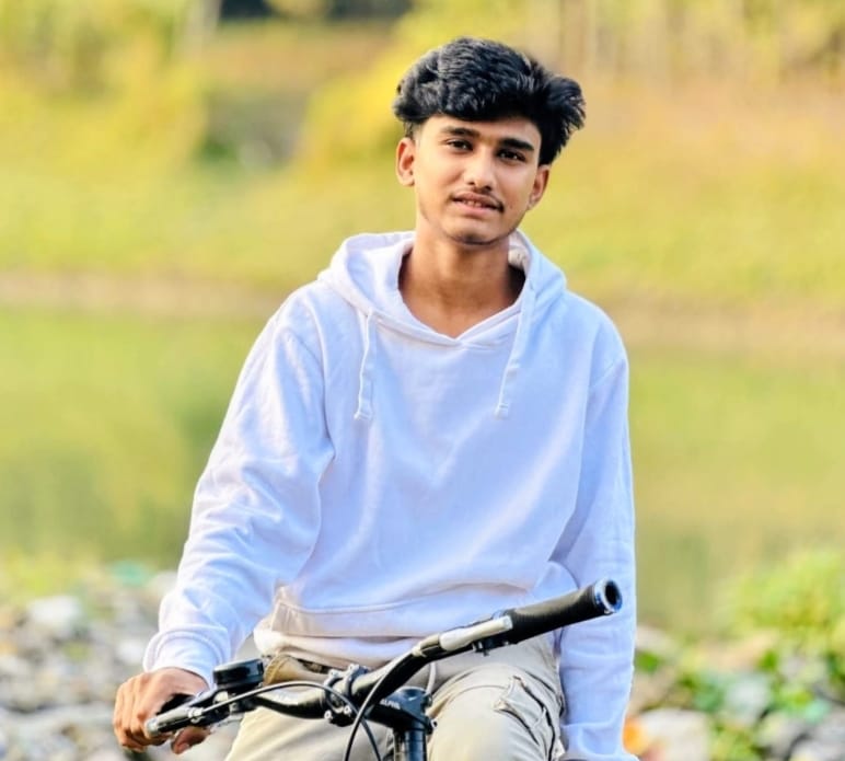 চুয়াডাঙ্গায় দ্রুতগতির মোটরসাইকেল নিয়ন্ত্রণ হারিয়ে যুবক নিহত