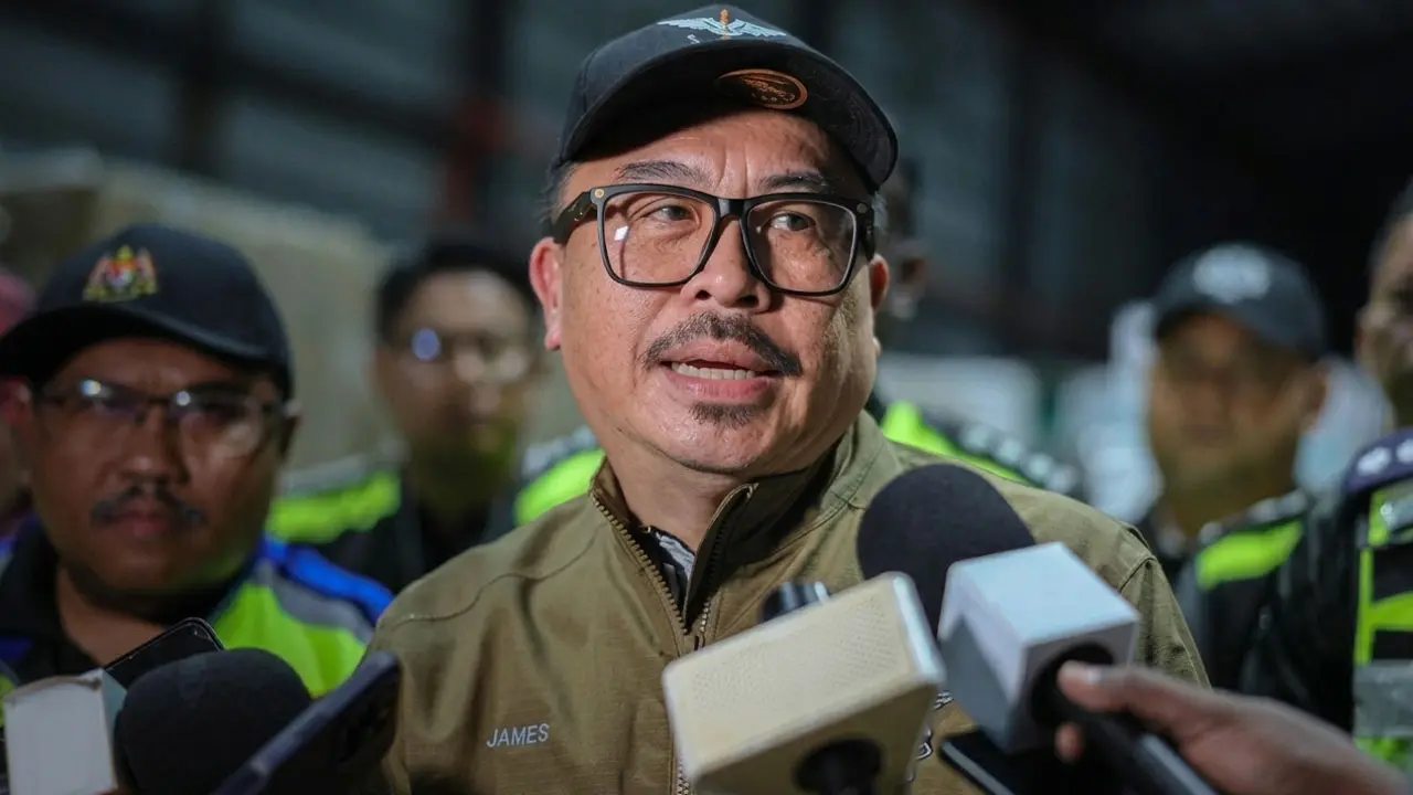 মালয়েশিয়ায় দুই কারখানায় অভিযান চালিয়ে ৭৯ বাংলাদেশিকে গ্রেপ্তার