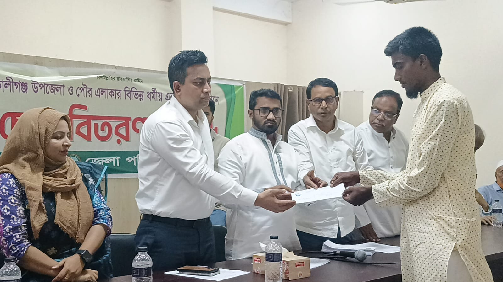 কালীগঞ্জে ২৩ লাখ টাকার চেক বিতরণ