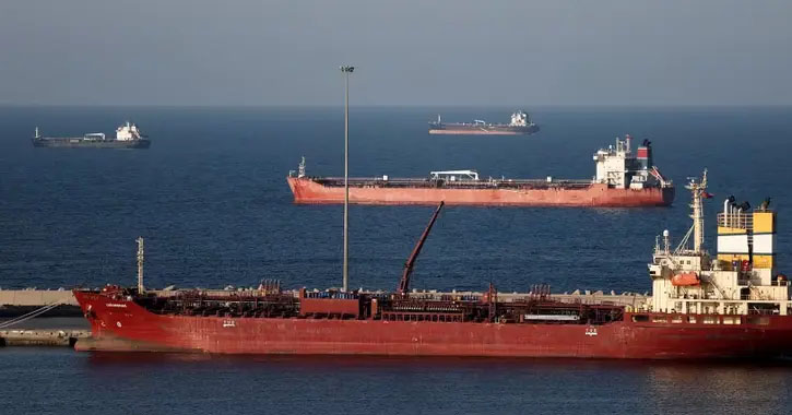 ইরানের অনুমতিতে হরমুজ প্রণালি পার হয়েছে ভারতের দুটি জাহাজ