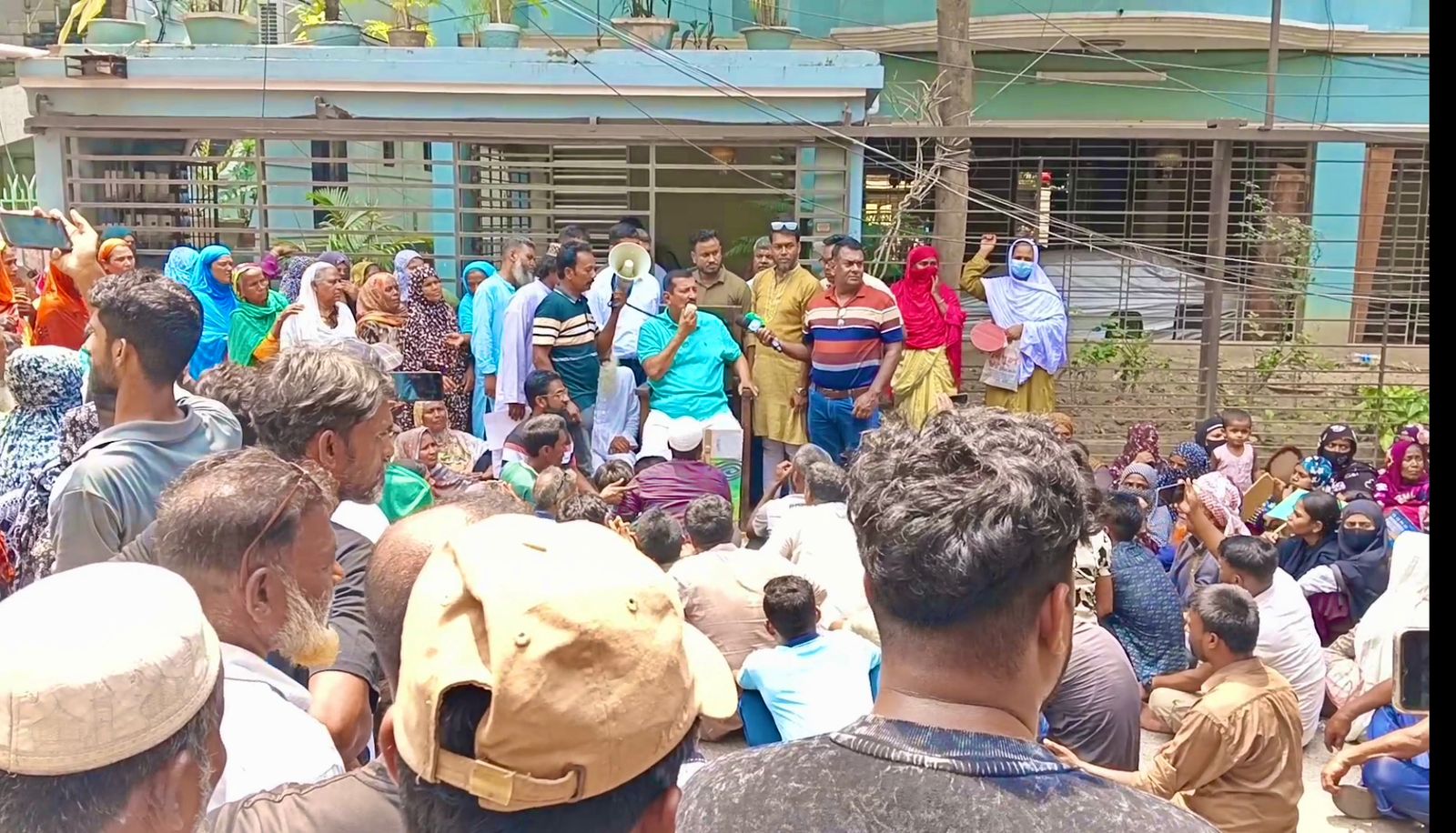 মাত্র চার ঘণ্টার নোটিশে উচ্ছেদ অন্যায়: ভূমিহীনদের খাসজমি দেওয়ার আশ্বাস ভূমিমন্ত্রীর