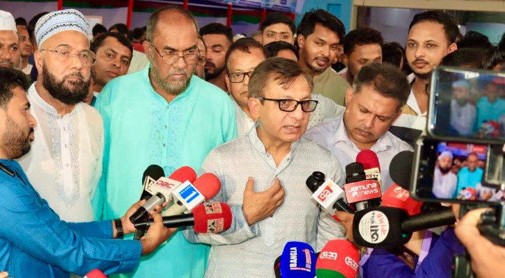চামড়া শিল্পকে বিলিয়ন ডলারের রপ্তানি খাতে রূপান্তরের আশাবাদ বাণিজ্যমন্ত্রীর
