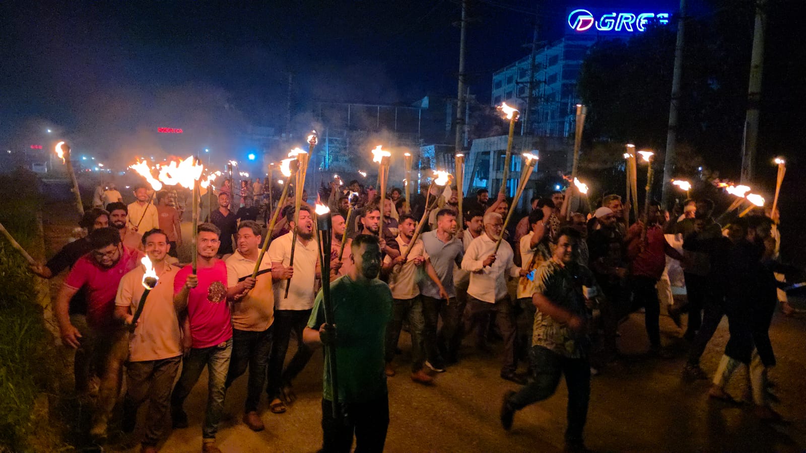 আ. লীগের নৈরাজ্যের প্রতিবাদে সোনারগাঁয়ে যুবদলের মশাল মিছিল