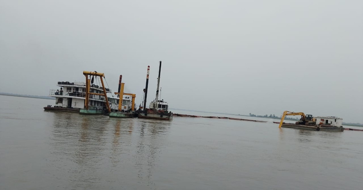 চিলমারী নৌবন্দর ফেরিশূন্য, ভোগান্তিতে সাড়ে তিন লাখ মানুষ