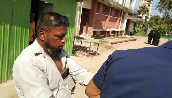 সোনাগাজীতে কিশোর শামীম হত্যা মামলার আসামি সন্ত্রাসী নুর আলম গ্রেফতার