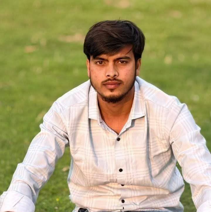 সিরাজগঞ্জে মোবাইলে খেলা দেখার সময় ট্রেনে কাটা পড়ে যুবকের মৃত্যু