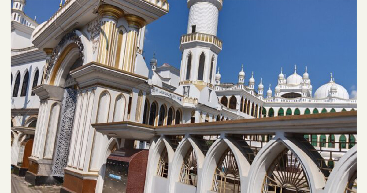 আত্মপ্রশংসা থেকে দূরে থাকুন