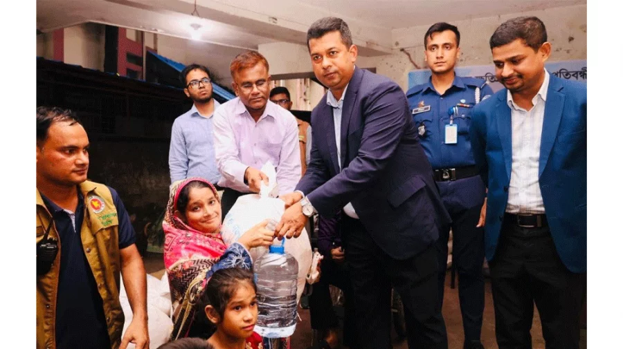 আবেদনের ২৪ ঘণ্টার মধ্যেই ২০০ প্রতিবন্ধী মানুষের পাশে ডিসি জাহিদ